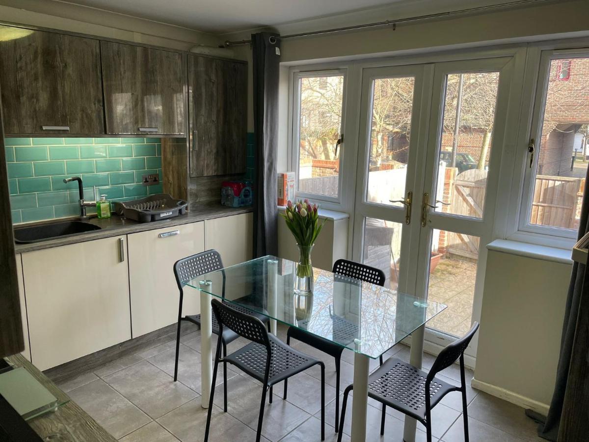 Rainbow Quays Apartment Лондон Екстериор снимка